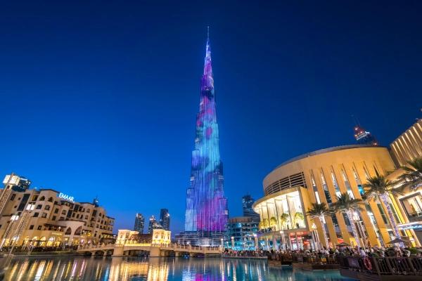 DUBAI - Burj Khalifa DUBAI - Burj Khalifa