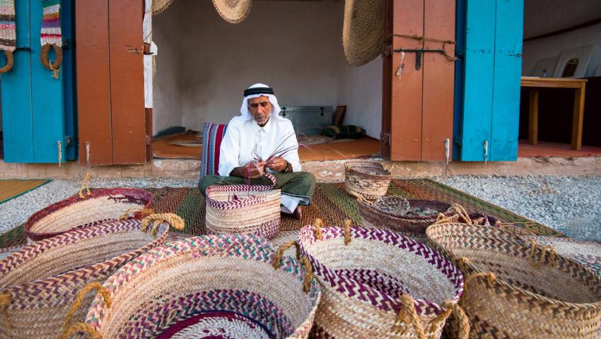 Handicrafts worker of the Gulf Heritage Heritage Village, Qatar Doha Handicrafts worker of the Gulf Heritage Heritage Village, Qatar Doha