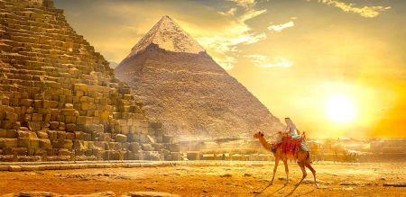 Pyramids at Giza Pyramids at Giza