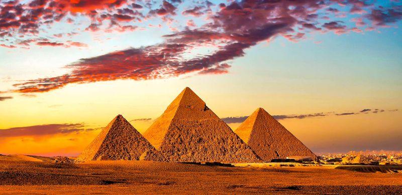 Giza in sunset Pyramids Giza in sunset Pyramids